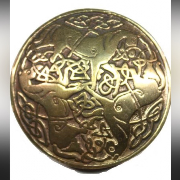 Gold Celtic Design Round Brooch - Picture 1 of 3
